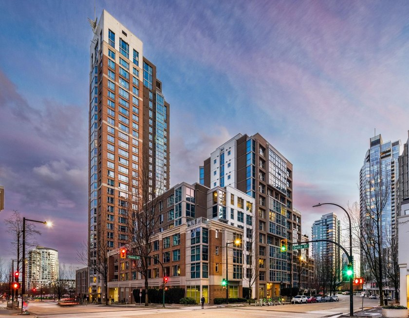 Welcome to this exquisitely renovated 2 bed, 2 bath residence in - photo 34