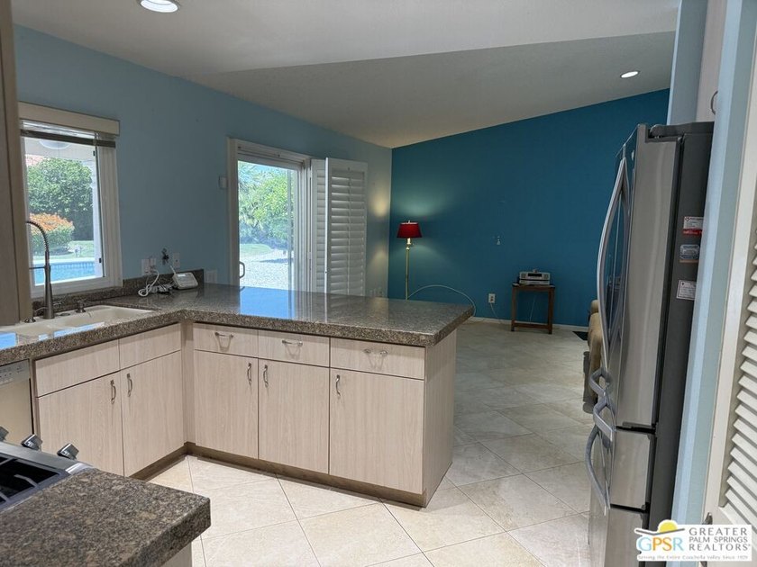 Views, Pool &amp; Classic Palm Springs Living! Nestled in the - photo 7