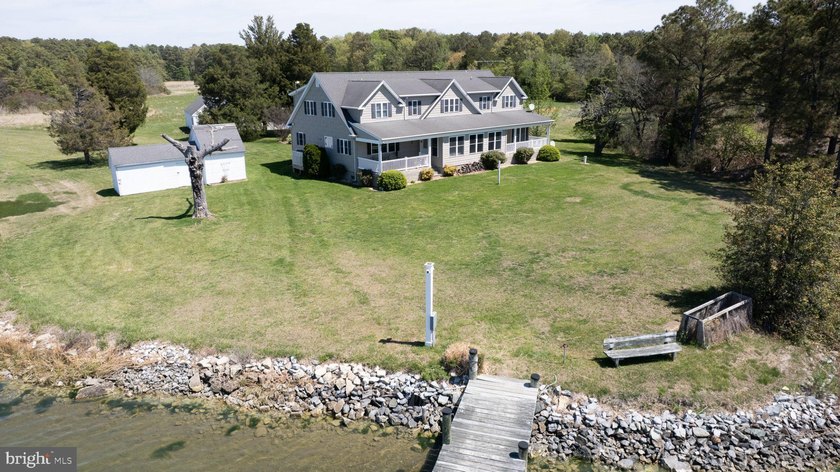 Welcome to a rare waterfront retreat on Hudson Creek offering - photo 17