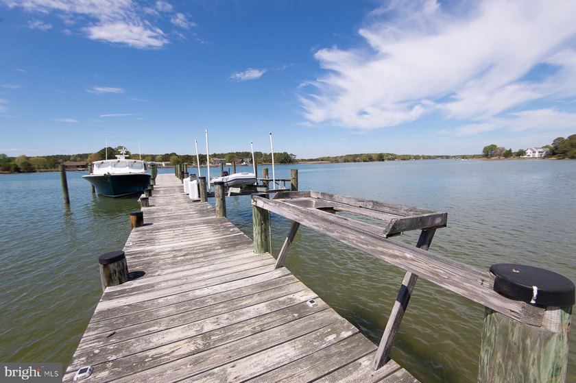 Welcome to a rare waterfront retreat on Hudson Creek offering - photo 38