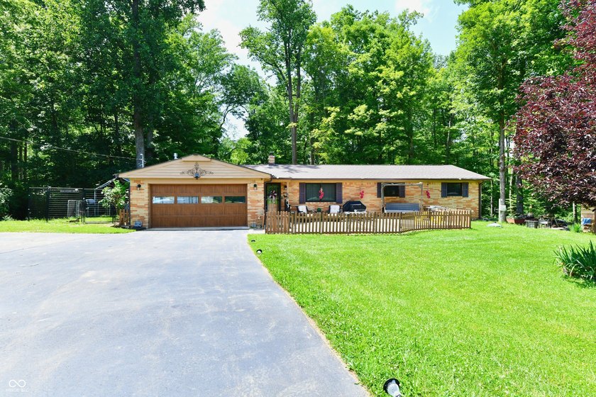 Tucked away on a quiet lot that COMBINES a spacious lawn with a - photo 4