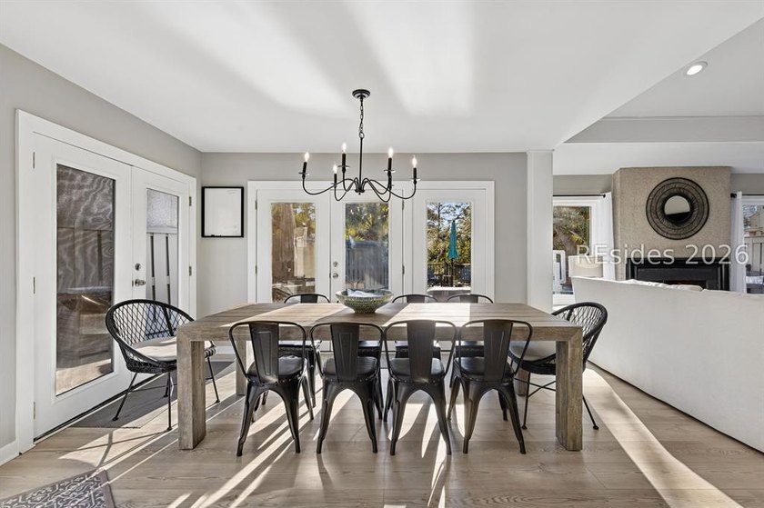 Located in the heart of Harbour Town within Sea Pines, this - photo 3
