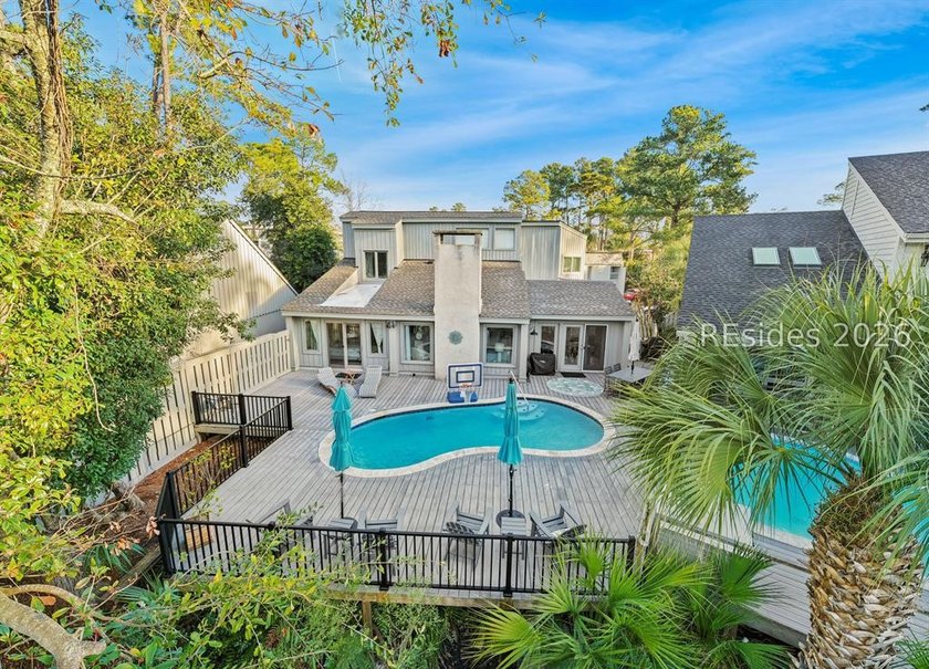 Located in the heart of Harbour Town within Sea Pines, this - photo 4