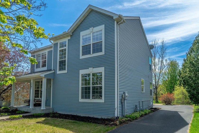 Welcome to this beautifully maintained 5-bedroom home in the - photo 3
