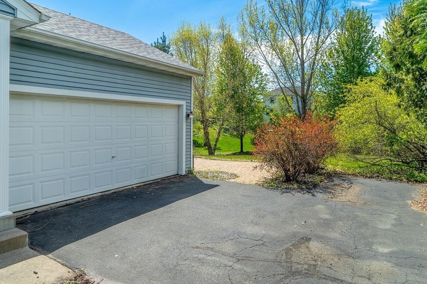 Welcome to this beautifully maintained 5-bedroom home in the - photo 6