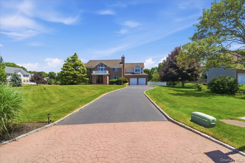 Welcome to 2 Mercedes Court, a beautifully maintained Colonial - photo 2
