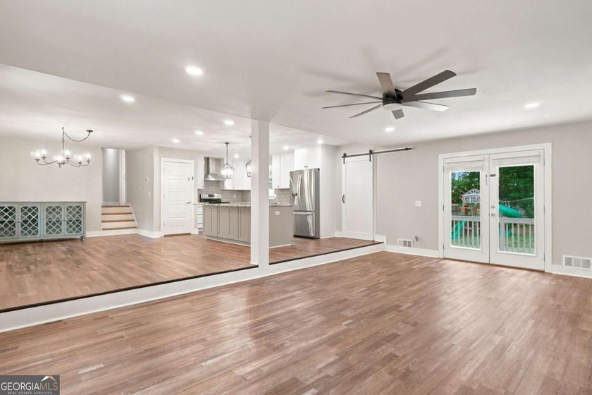 Welcome home to this beautifully renovated 3-bedroom, 2-bathroom - photo 16