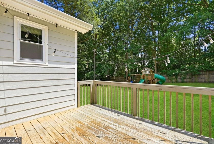 Welcome home to this beautifully renovated 3-bedroom, 2-bathroom - photo 18
