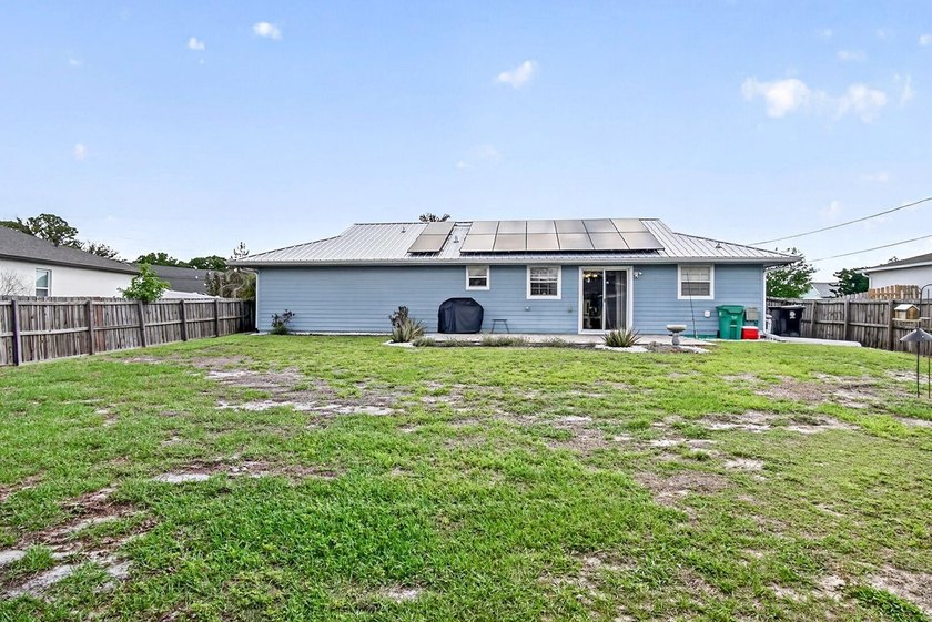 Welcome home to this perfect cozy house. The 2 bedroom 2 - photo 19