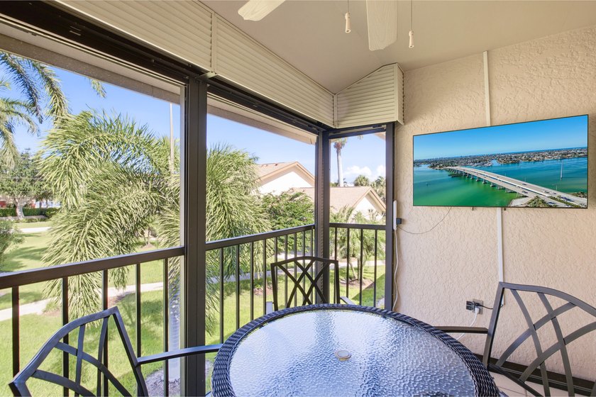 Second floor with high ceilings fully &amp; beautifully furnished - photo 21