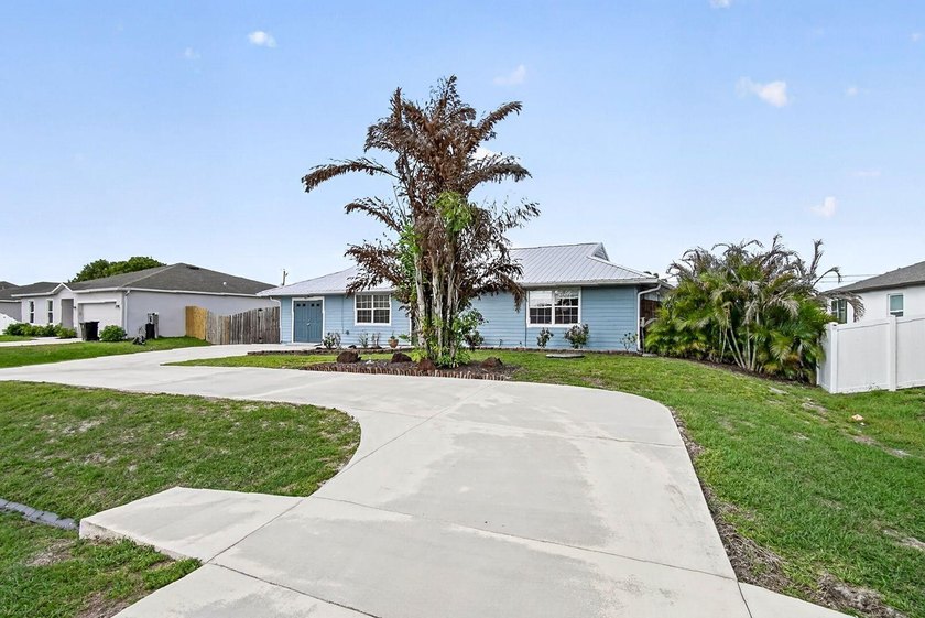 Welcome home to this perfect cozy house. The 2 bedroom 2 - photo 23