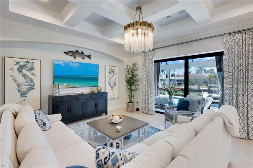 Sun, Sun, Sun! Sought after Southwest Exposure Luxury Waterfront - photo 4