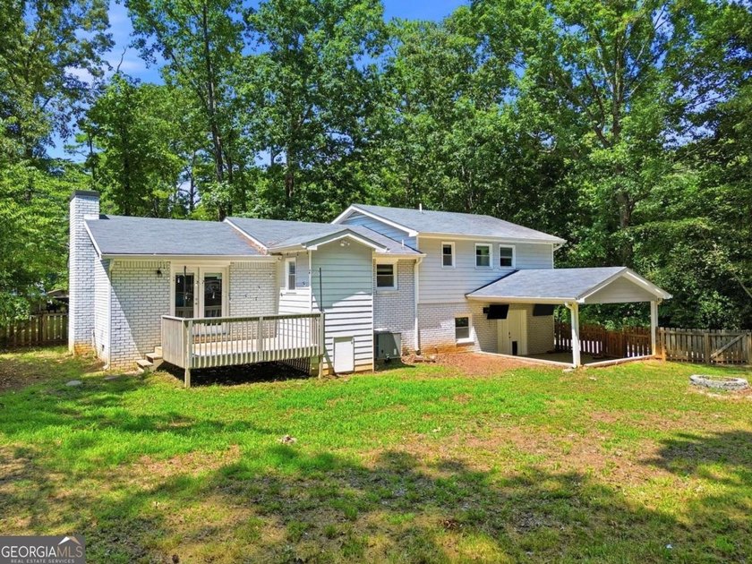 Welcome home to this beautifully renovated 3-bedroom, 2-bathroom - photo 37