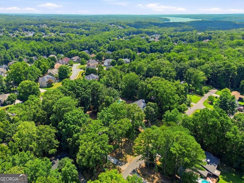 Welcome home to this beautifully renovated 3-bedroom, 2-bathroom - photo 39