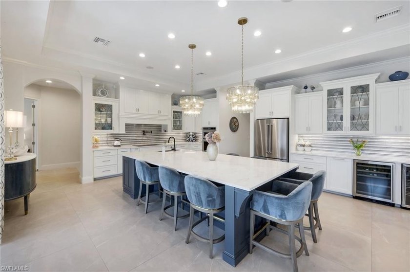 Sun, Sun, Sun! Sought after Southwest Exposure Luxury Waterfront - photo 9