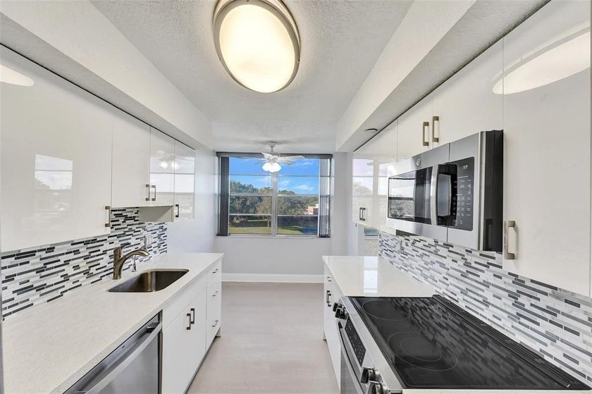 Priced to sell. This is your chance to own a rarely available - photo 2