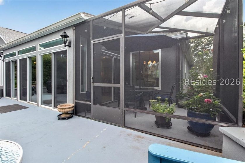 This meticulous, light &amp; bright, updated Hatteras model in Sun - photo 5
