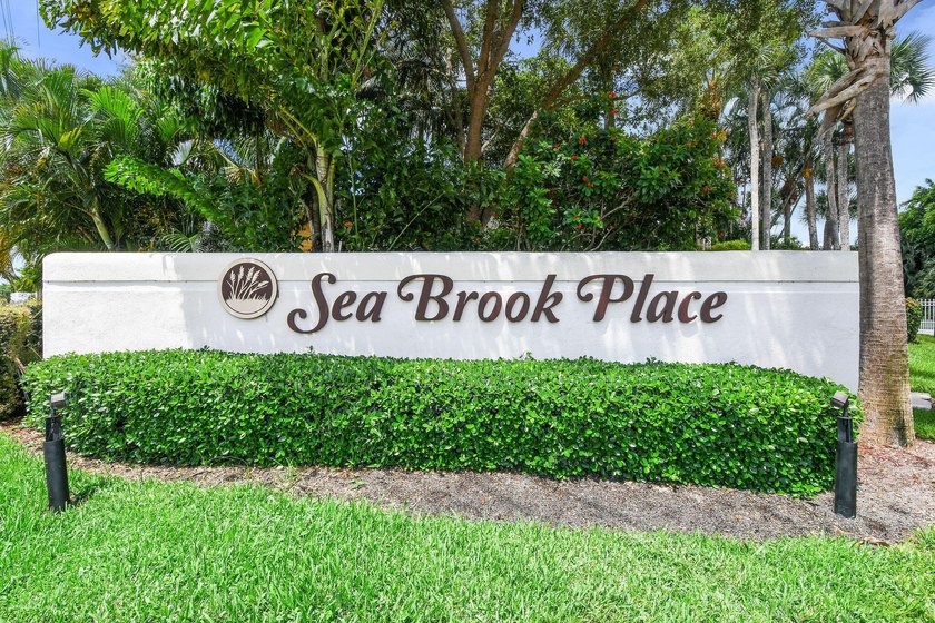 Welcome to 170 Seabreeze Circle in beautiful Jupiter, FL! Your - photo 2