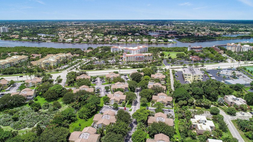 Welcome to 170 Seabreeze Circle in beautiful Jupiter, FL! Your - photo 5