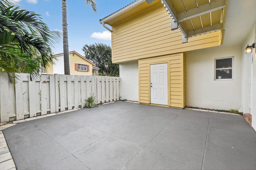 Welcome to 170 Seabreeze Circle in beautiful Jupiter, FL! Your - photo 8