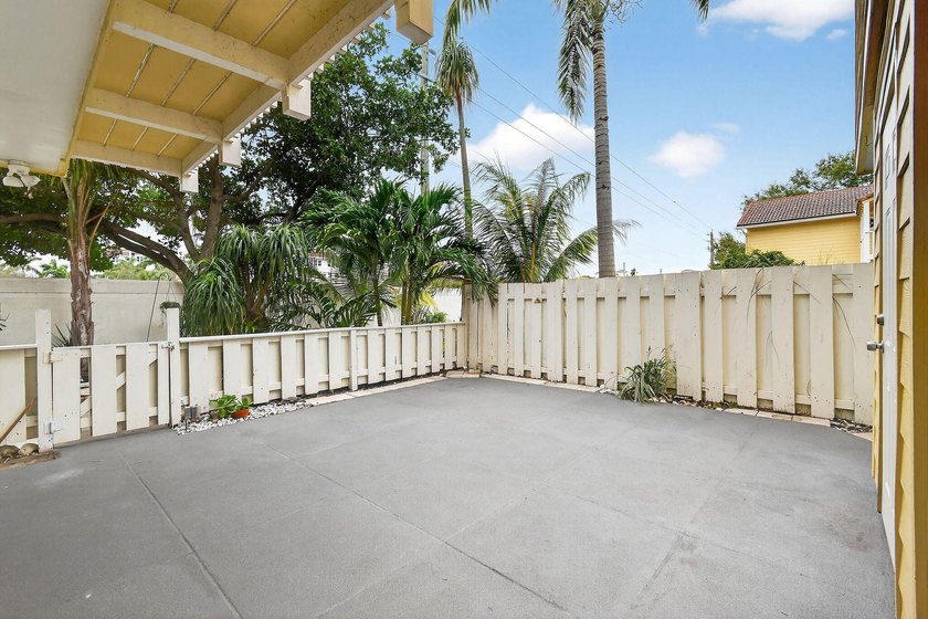 Welcome to 170 Seabreeze Circle in beautiful Jupiter, FL! Your - photo 9