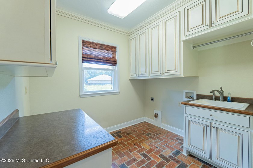 LUXURY ESTATE situated on 1.3+/- acres, offering PRIVACY - photo 16