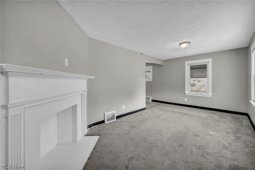 Welcome home to this beautifully updated and move-in ready - photo 7