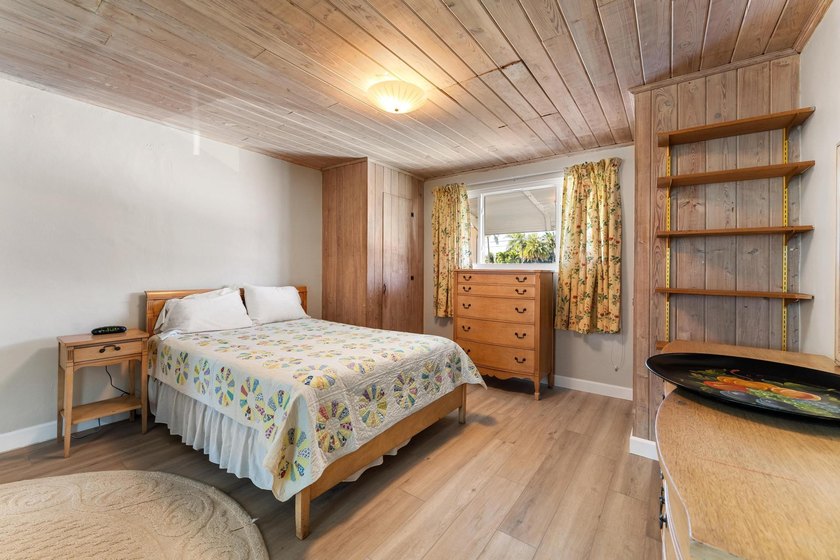 Rare opportunity to own a versatile home featuring two primary - photo 20