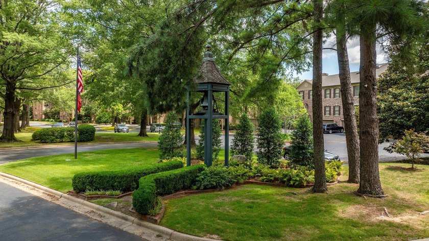 Amazing Riverbend condo custom designed by the renowned Noland - photo 8