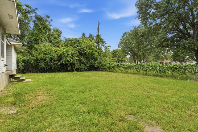 Enjoy peaceful living near beautiful Cedar Creek Lake in this - photo 28