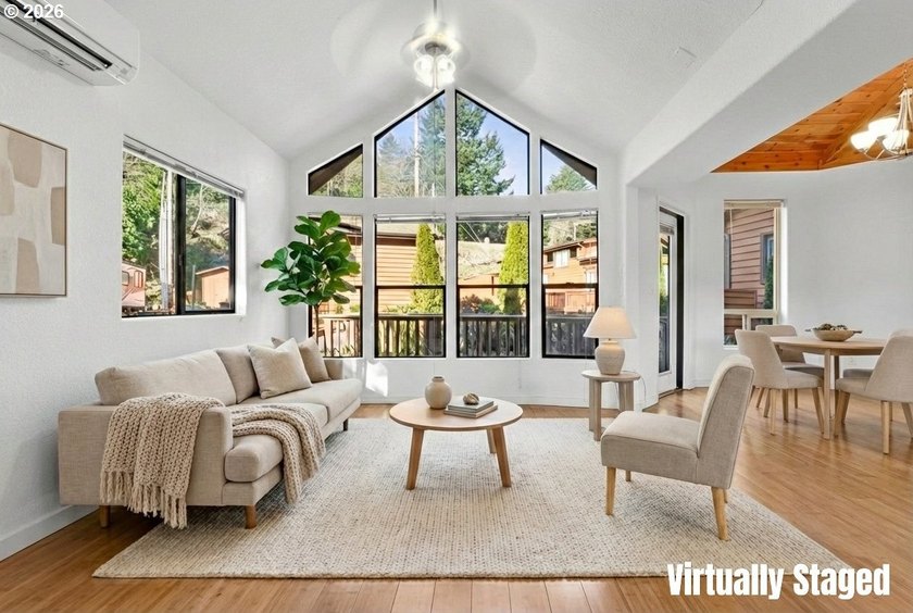 Updated coastal cottage in the sought-after Chetco River Resort - photo 3