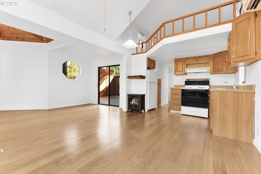 Updated coastal cottage in the sought-after Chetco River Resort - photo 5