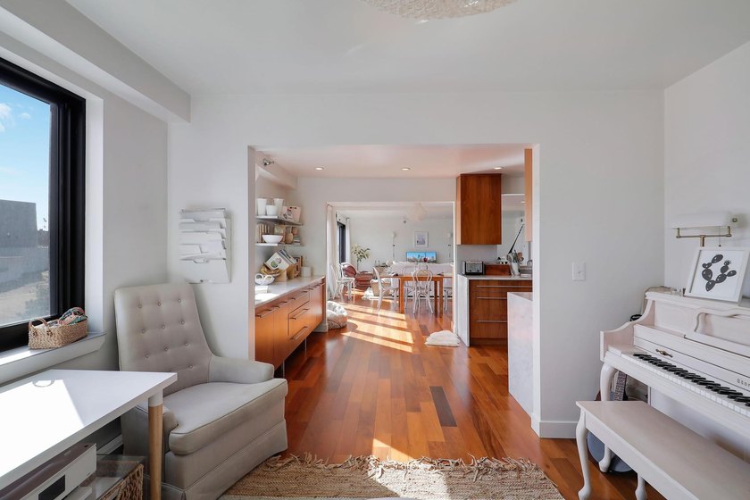 Experience elevated city living in this stunning 3 bed + den, 3 - photo 14