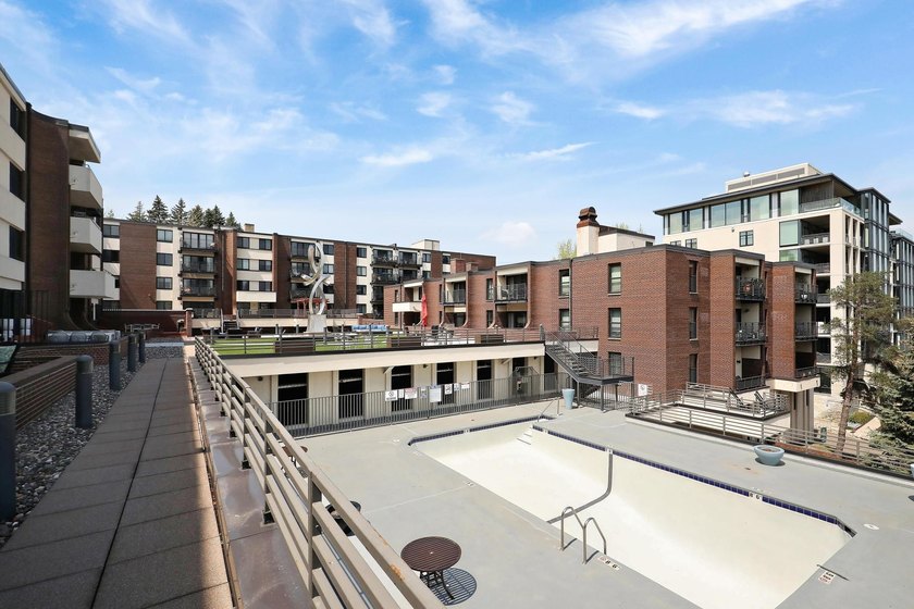 Experience elevated city living in this stunning 3 bed + den, 3 - photo 31