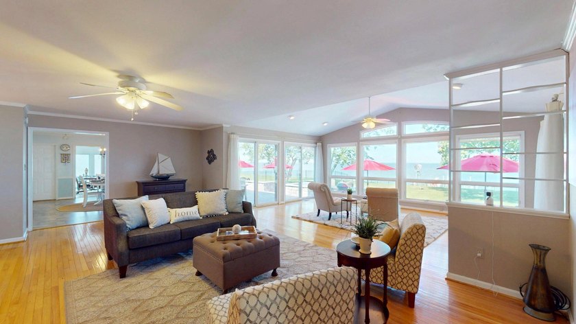 Discover the perfect blend of comfort and luxury in this - photo 6