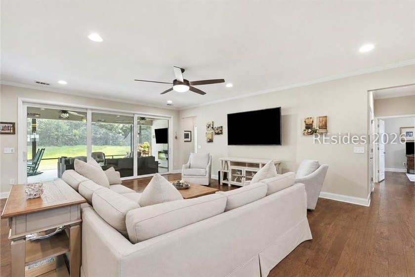 Discover the perfect blend of comfort, connection, and carefree - photo 8