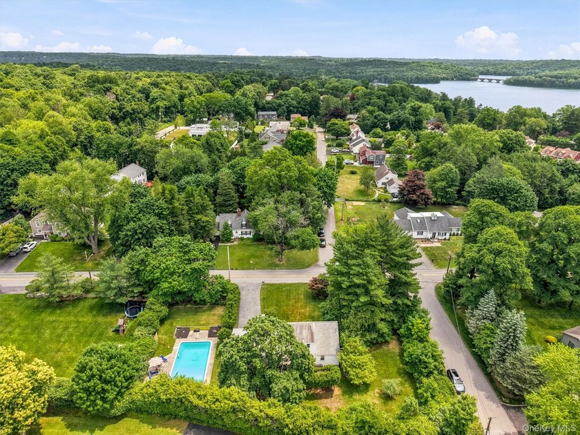 133 Westlake Drive features 4 bedrooms, 2.5 baths, spacious - photo 7
