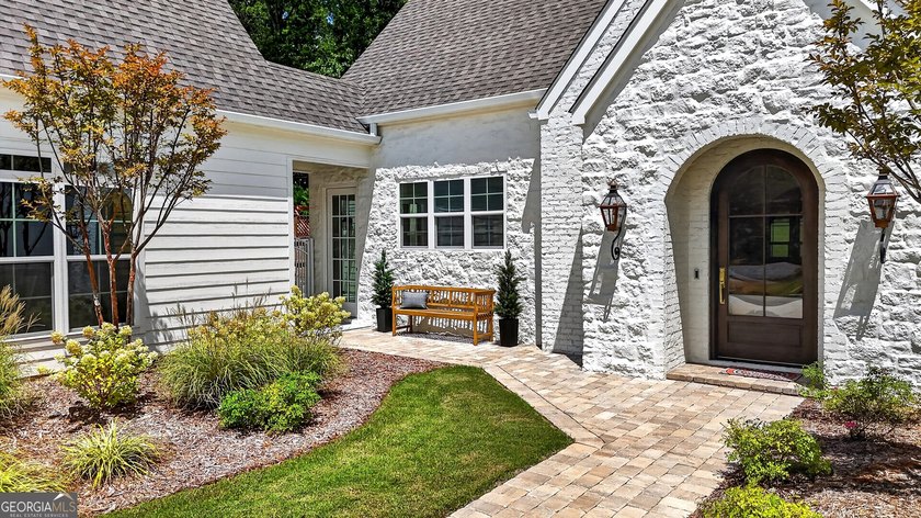 EXPERIENCE EXCEPTIONAL CRAFTSMANSHIP AND LUXURY IN THIS STUNNING - photo 5