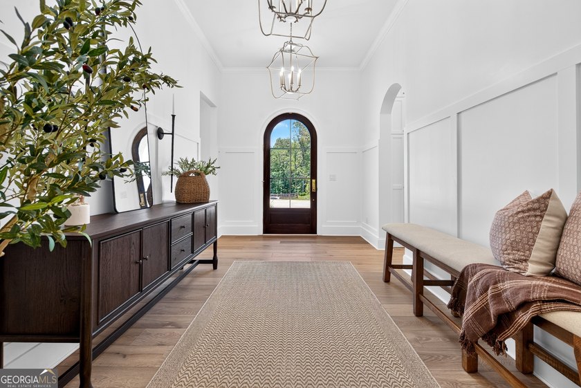 EXPERIENCE EXCEPTIONAL CRAFTSMANSHIP AND LUXURY IN THIS STUNNING - photo 7