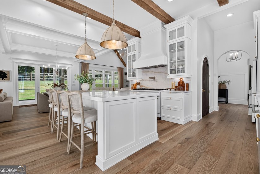 EXPERIENCE EXCEPTIONAL CRAFTSMANSHIP AND LUXURY IN THIS STUNNING - photo 8