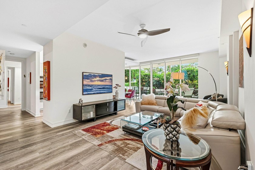 Experience luxury living in this beautifully renovated 2 bedroom - photo 13