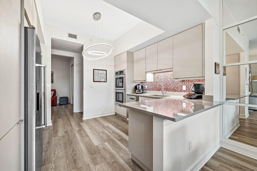 Experience luxury living in this beautifully renovated 2 bedroom - photo 16
