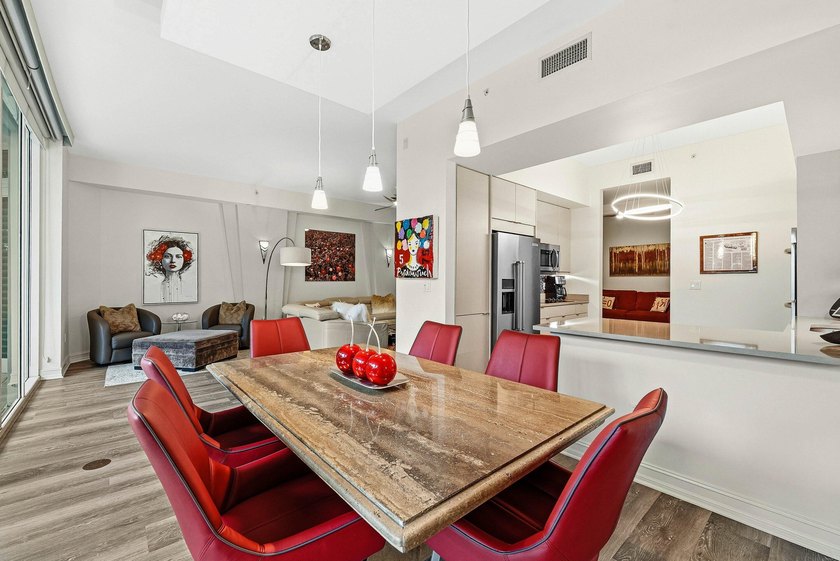 Experience luxury living in this beautifully renovated 2 bedroom - photo 19