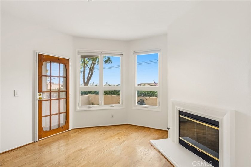 Perched in Signal Hill, this rare single-level 2-bed, 2-bath - photo 22