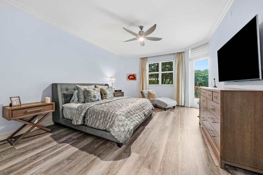Experience luxury living in this beautifully renovated 2 bedroom - photo 22
