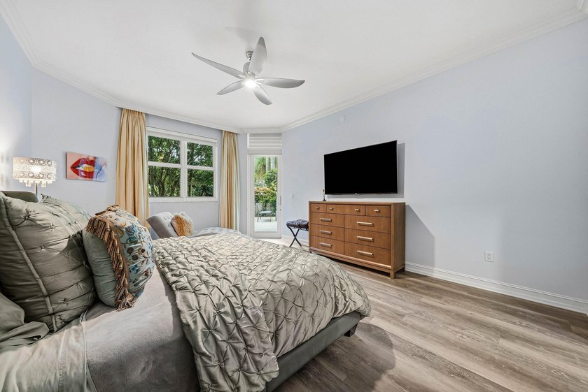 Experience luxury living in this beautifully renovated 2 bedroom - photo 23