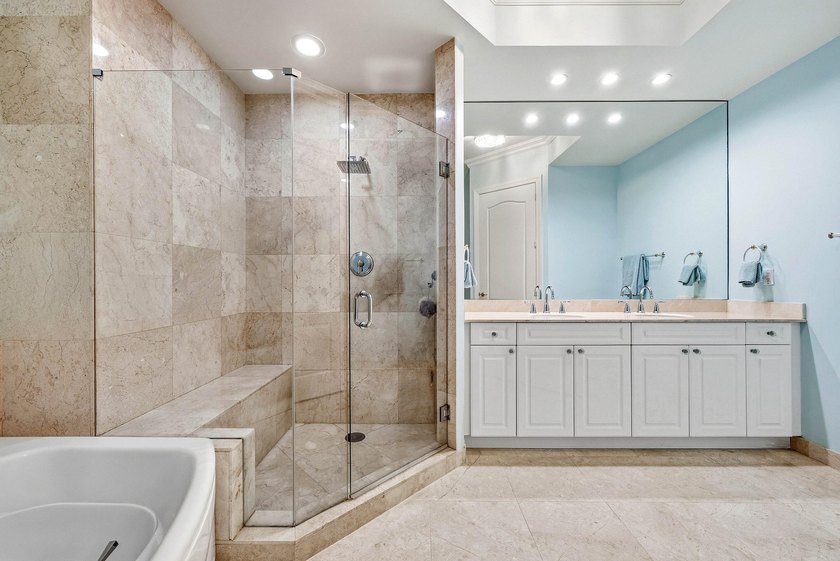 Experience luxury living in this beautifully renovated 2 bedroom - photo 25