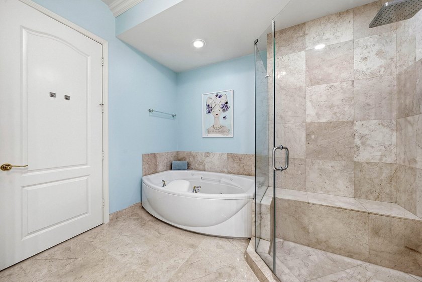 Experience luxury living in this beautifully renovated 2 bedroom - photo 27
