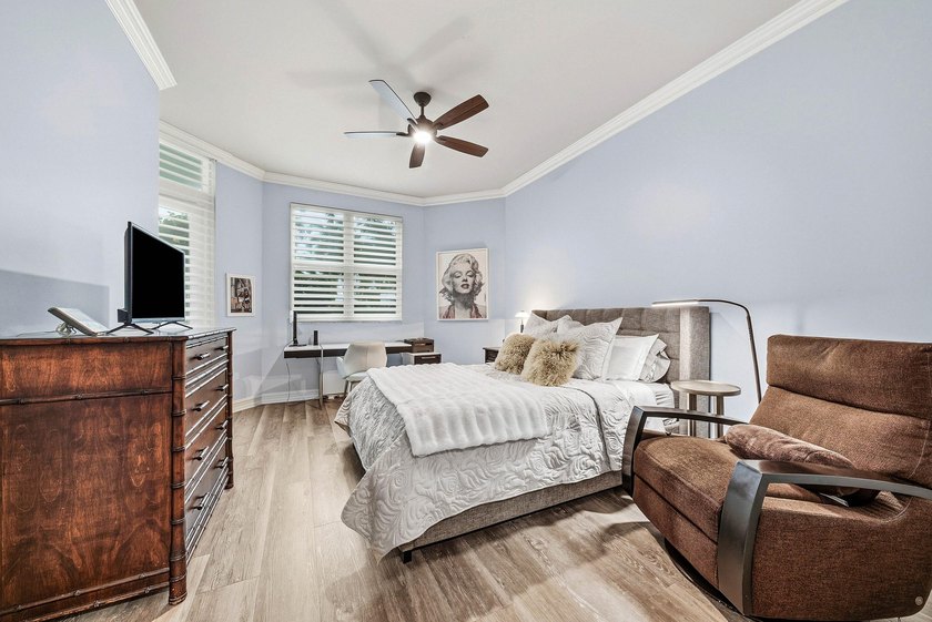 Experience luxury living in this beautifully renovated 2 bedroom - photo 30