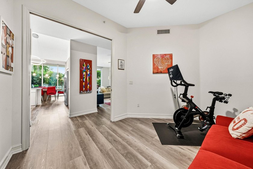 Experience luxury living in this beautifully renovated 2 bedroom - photo 35
